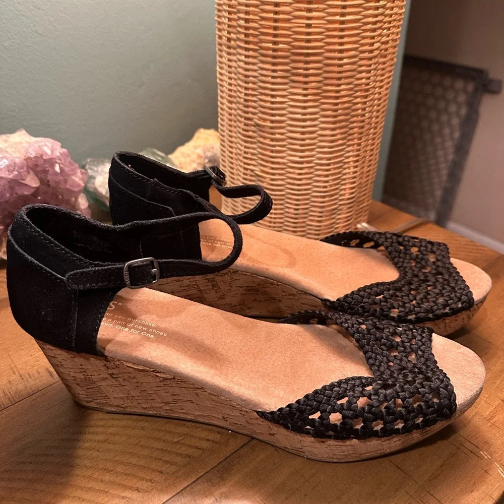 Tom's Platform Wedge Black Woven Crochet Shoes Women's Size 9W